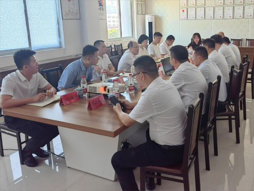 政協(xié)楊義壇副主席蒞臨指導(dǎo)，調(diào)研企業(yè)金融情況的新聞圖片